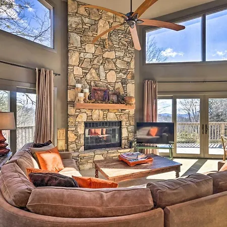 Luxe Rumbling Bald Retreat With Deck And Mountain View